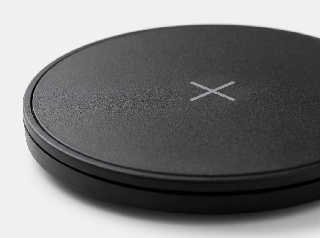 Inbouw powerbox Ø8 cm met draadloze lader — Draadloos laden in de klep